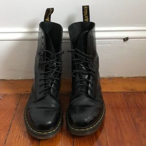 Dr Martens 1490 black boots